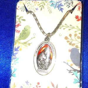 Beautiful vintage St Anthony necklace